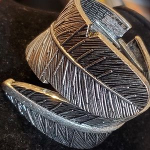 Silvertone wrap around feather hinged bangle bracelet